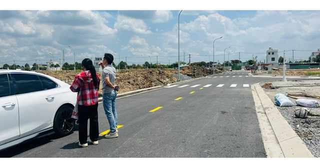 Khan hiếm nguồn cung, giới đầu tư địa ốc bắt đầu “lùng sục” đất nền cận kề Tp.HCM